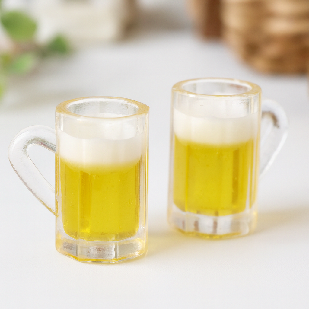 Miniatur Bierglas 2-teilig ca. 3,5x1cm mit Schaum-Effekt – Wichtel Zubehör Kunststoff